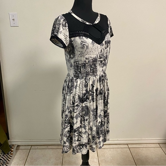 Hot Topic Alice in Wonderland Storybook Dress Size Medium - Picture 4 of 15